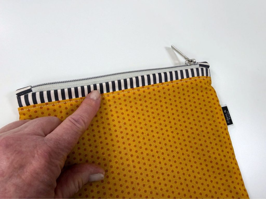 STRIPED ZIPPER TRIM ZIPPER POUCH